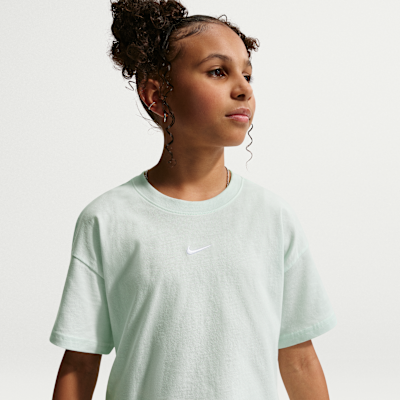 Nike Sportswear Essential Big Kids' (Girls') T-Shirt. Nike.com